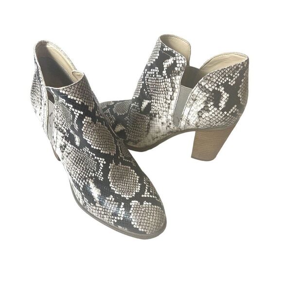 Vince Camuto Ankle Bootie Snake Skin Print Leather Womens 9.5M Heel Pull On Boot - Picture 1 of 12